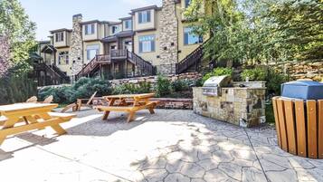 Casa, 5 habitaciones | Área de parrilladas y picnic