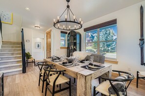 House, 5 Bedrooms | Dining