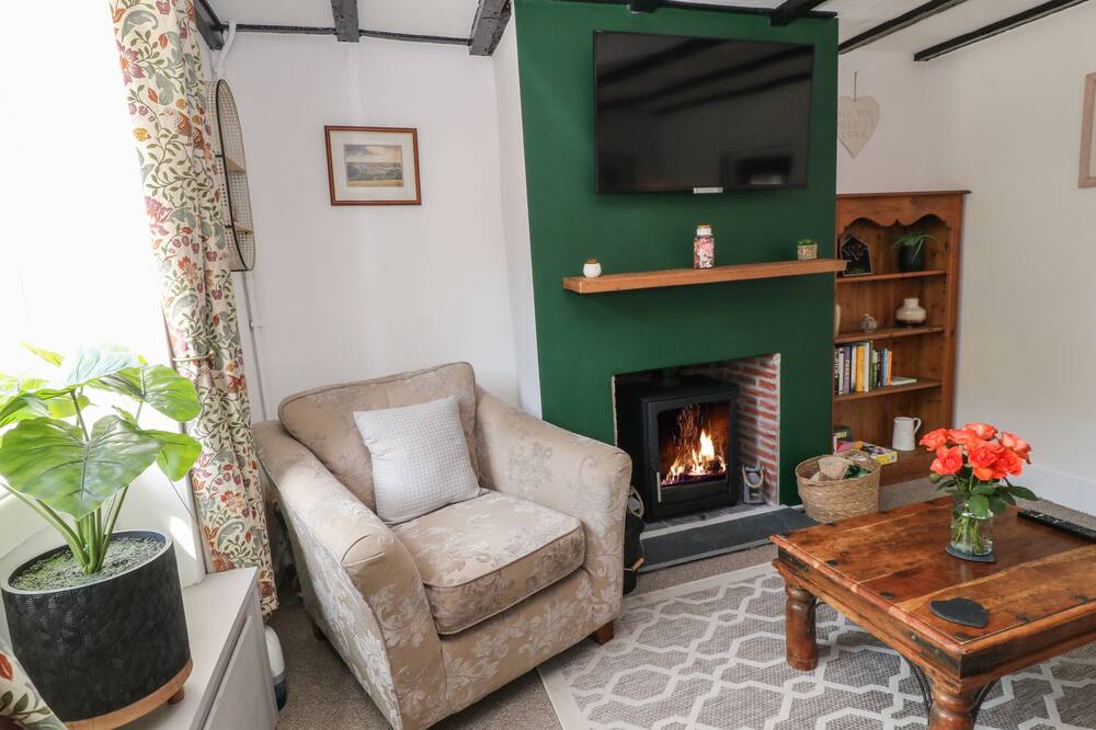 CURLI COTTAGE, pet friendly, character holiday cottage in Northam