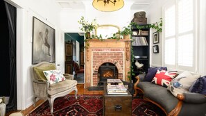 Televisión, chimenea