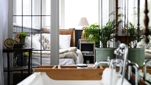 2 habitaciones, tabla de planchar con plancha, wifi y ropa de cama 