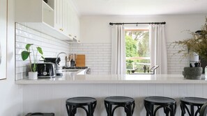 Fridge, microwave, oven, stovetop - Trimble Hill (Daylesford)