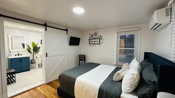 3 bedrooms, desk, iron/ironing board, WiFi