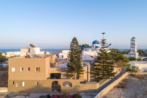 Exterior - Sabbia Apartments 100m from Perissa Beach (Santorini)