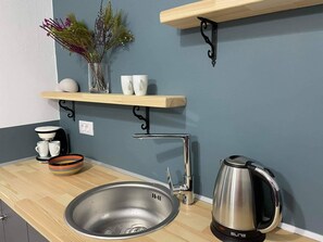 Superior Studio | Private kitchen | Mini-fridge, stovetop, cookware/dishes/utensils, cleaning supplies - Sabbia Apartments 100m from Perissa Beach (Santorini)