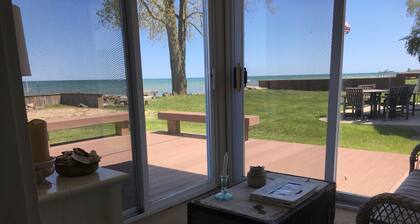 Charming and Cozy Lake Front Cottage on Private Beach