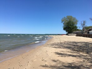 Beach - Charming and Cozy Lake Front Cottage on Private Beach (Port Austin)