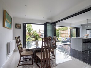 Interior - Gorgeous Family Home Near River Thames-Old Windsor - Pass the Keys (Windsor)