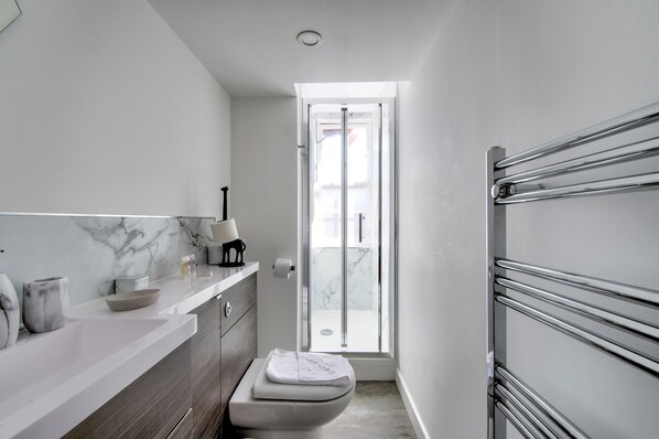 Shower, towels, soap, shampoo