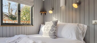 Whitstable Shepherds Hut minutes from the Harbour - Pass the Keys