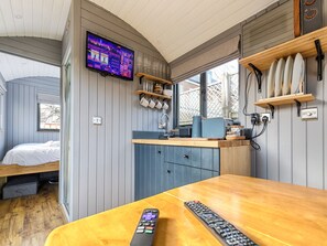 1 chambre, fer et planche à repasser, Wi-Fi gratuit, draps fournis