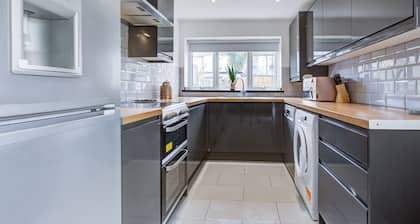 Pass the Keys | Beautiful House in SouthChurch