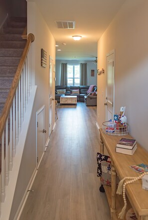 المنشأة من الداخل