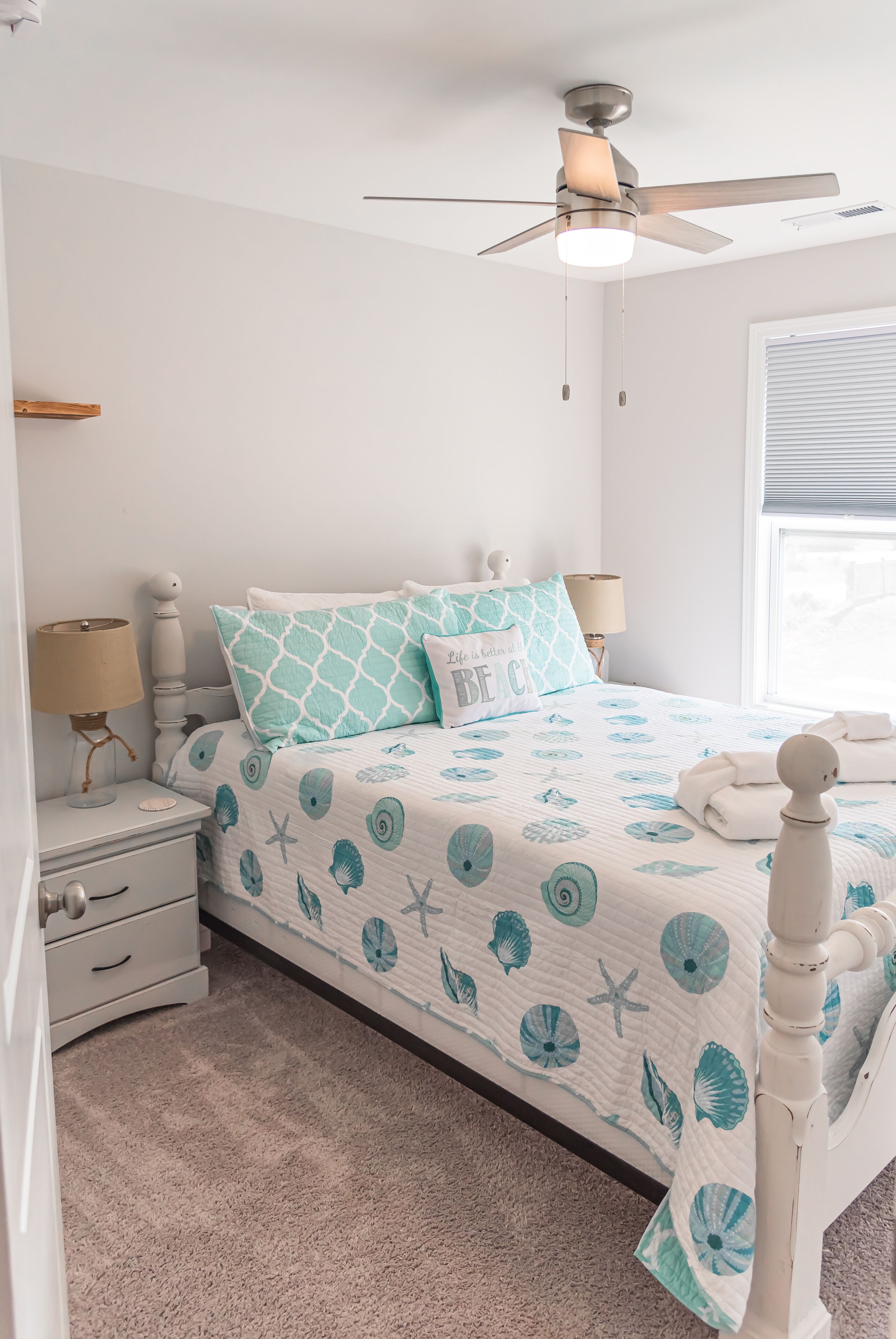 3 bedrooms, desk, iron/ironing board, travel crib