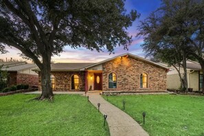 Exterior - Spectacular 4BR/2.5B Home with Pool and Grill (Carrollton)