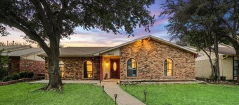 Spectacular 4BR/2.5B Home with Pool and Grill