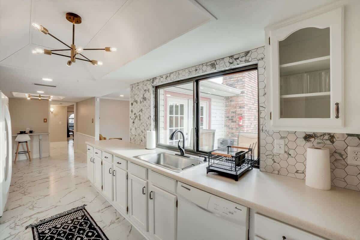 冰箱、微波炉、烤箱、炉灶