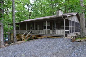 Exterior detail - Coosawattee River Resort, The Cottage in the Woods, Pet Friendly (Ellijay)