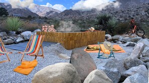 Property grounds - Spacious 5300 SqFt-7 beds/5bath-Stargazing deck-SoakingTub-Hiking Trail-Gameroom (Morongo Valley)