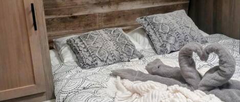 2 bedrooms, WiFi, bed sheets