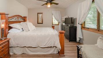 3 bedrooms, desk, iron/ironing board, WiFi