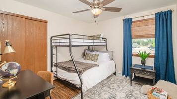 3 dormitorios, escritorio, tabla de planchar con plancha y wifi