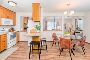 Interior - 𝑅etreat 𝑜𝑛 𝑅𝑖𝑑𝑔𝑒𝑣𝑖𝑒𝑤 - 3 bedroom (Appleton)