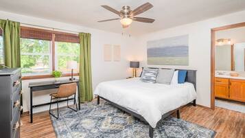 3 Schlafzimmer, Schreibtisch, Bügeleisen/Bügelbrett, WLAN