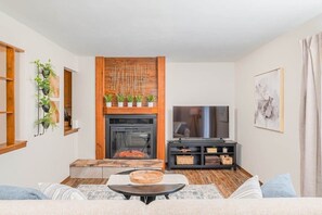 TV, offices - 𝑅etreat 𝑜𝑛 𝑅𝑖𝑑𝑔𝑒𝑣𝑖𝑒𝑤 - 3 bedroom (Appleton)