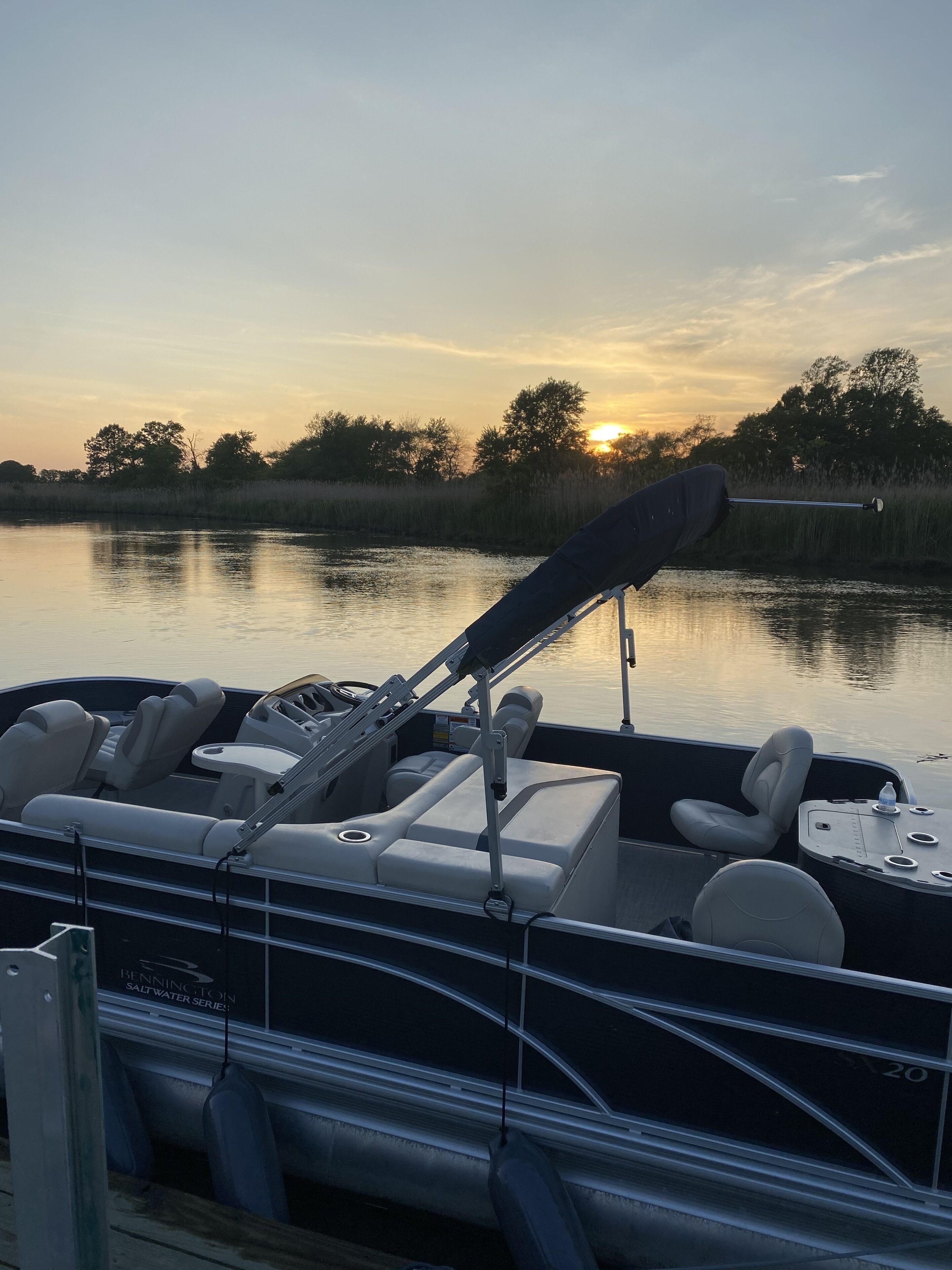 Mill Creek River House with hot tub Smyrna Dover riverfront with kayaks 