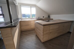 Kühlschrank, Ofen, Herdplatte, Geschirrspüler