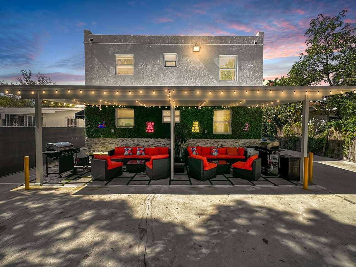 Vacay Spot Wynwood 2Kitchens 2BBQ Patio Vibes Deco