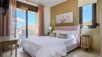 2 bedrooms, in-room safe, iron/ironing board, free WiFi