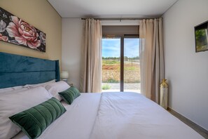 2 bedrooms, in-room safe, iron/ironing board, free WiFi
