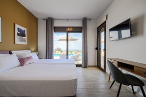 3 bedrooms, in-room safe, iron/ironing board, free WiFi