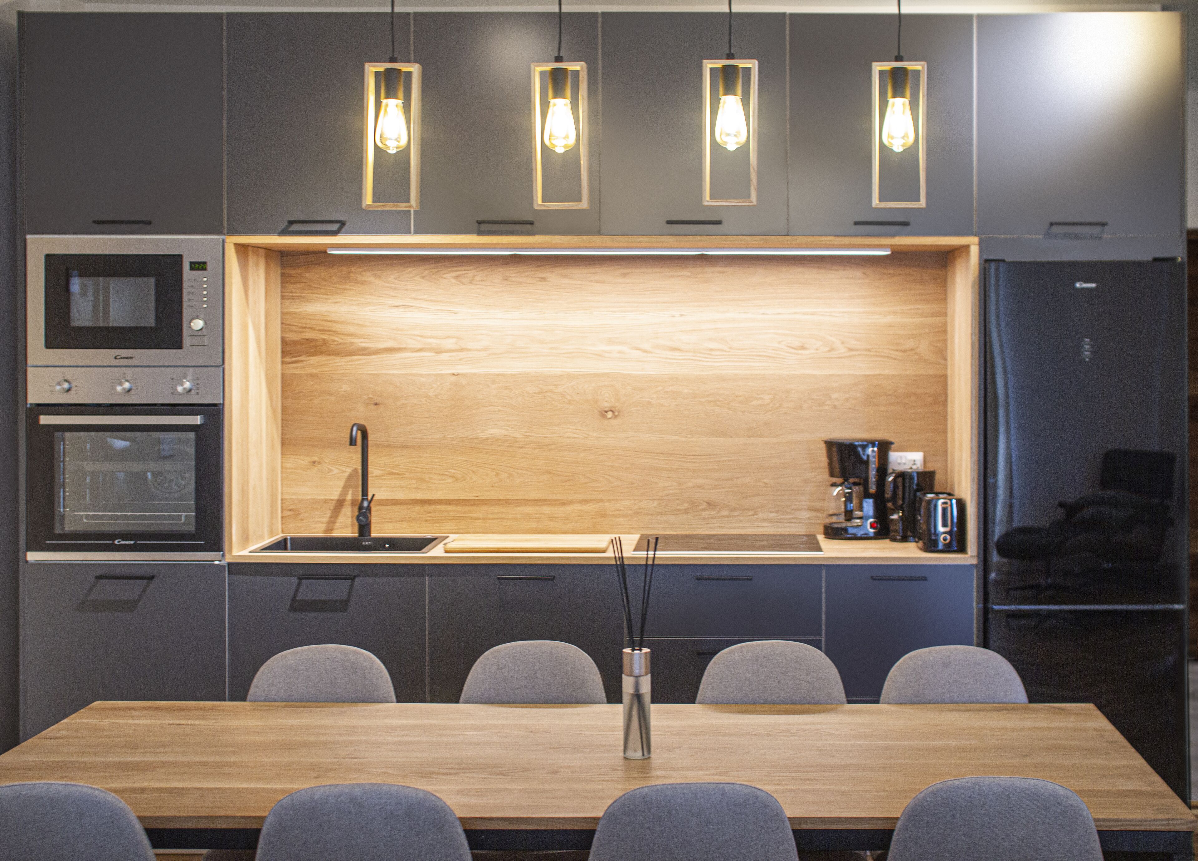 Micro-ondes, four, plaque de cuisson, lave-vaisselle