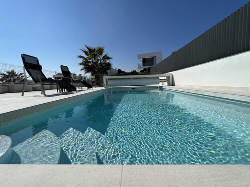 Luxury villa 10 min. to the beach with pool, garden, 3 bedrooms, 3 bathrooms