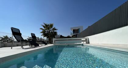 Luxury villa 10 min. to the beach with pool, garden, 3 bedrooms, 3 bathrooms