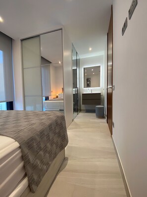 3 bedrooms, in-room safe, iron/ironing board, free WiFi - Luxury villa 10 min. to the beach with pool, garden, 3 bedrooms, 3 bathrooms (Finestrat)