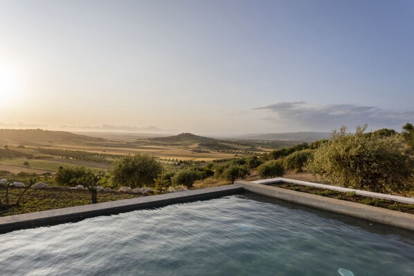 Et oppvarmet basseng