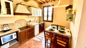 Unclassified image, 5 of 10, button - Family room (Toscana)