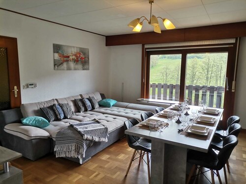 Naturnahe und moderne Ferienwohnung