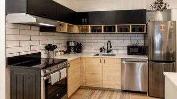 Fridge, microwave, oven, coffee/tea maker