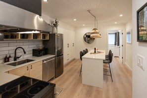 Fridge, microwave, oven, coffee/tea maker