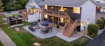 Mitten Flats #4 - 1 Block to the beach! Hot tub!