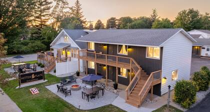 Mitten Flats #4 - 1 Block to the beach! Hot tub!