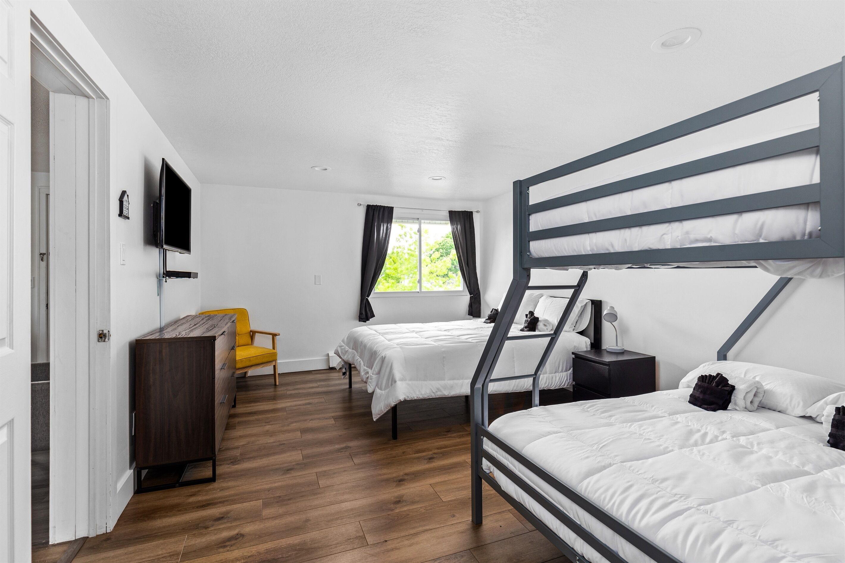 2 bedrooms, free WiFi, bed sheets, wheelchair access