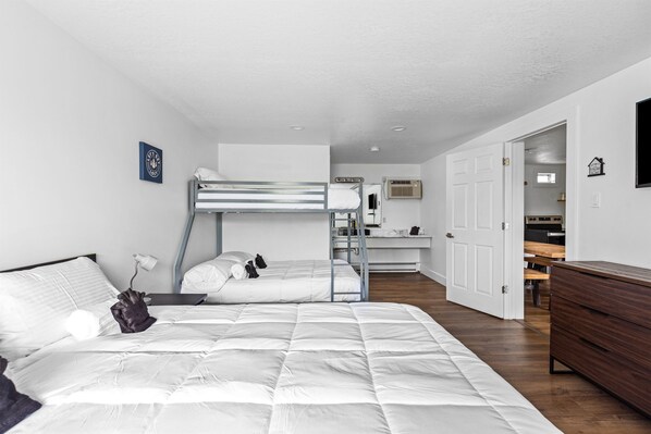 2 bedrooms, free WiFi, bed sheets, wheelchair access