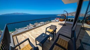Suite Deluxe, terrasse, vue mer | Vue depuis le balcon