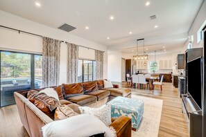 تلفزيون، كُتُب، خدمات بث